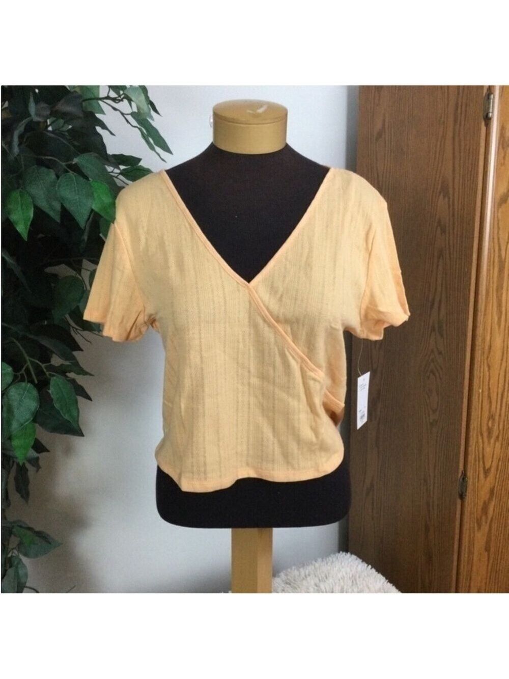 SO cropped short sleeve tee Woman’s Junior’s size XXL melon sorbet